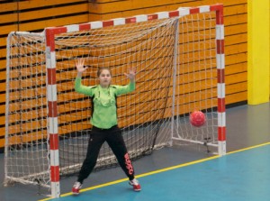 Emma Kuhn, gardienne des 13 ans féminines, très en forme actuellement.