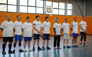 Les seniors masculins 2 lors de la minute de silence.